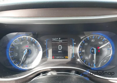 2021 Chrysler Voyager Lxi z USA, uszkodzony, nr VIN 2C4RC1DG3MR542376